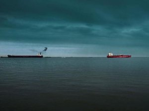 Bloomberg: танкеры с нефтью из России пропали с радаров. По данным издания, за последние 10 дней из поля зрения исчезли минимум три судна с российской нефтью.