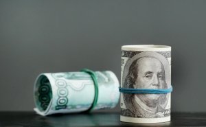 Bloomberg сообщил о нескольких часах до дефолта России. Если к понедельнику инвесторы не получат средства, будет зафиксирован «факт невыполнения обязательств»