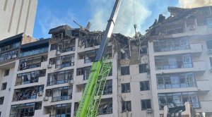 Минобороны: На жилой дом в Киеве упала ракета украинской С-300