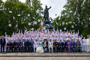 Банкет, бал, благословение: в России проходят кадетские выпуски