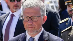 [Как управлять вселенной, не привлекая внимание санитаров ]Министр обороны Польши оскорбил посла Украины в Берлине