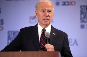 Белый дом сообщил, что Байден сдал положительный тест на COVID-19