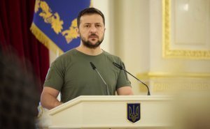 [«Чует кошка, чьё мясо съела»] Зеленский назвал опасным перемирие с без возврата территорий: в интервью The Wall Street Journal он призвал не давать России «передышку для отдыха»