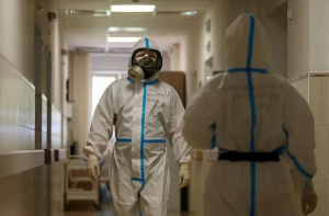 [29-я неделя] Заболеваемость ковидом в РФ за прошедшую неделю увеличилась на 48,9%, а число госпитализаций в пересчете на 100 тыс. жителей сократилось на 5,3%. Смертность снижается