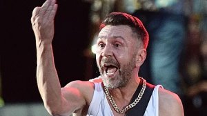 «Комсомольская правда»: Шнуров уехал из России