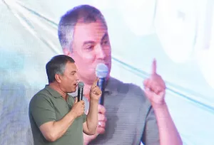 Володин назвал предателями решивших переждать спецоперацию на Украине за рубежом