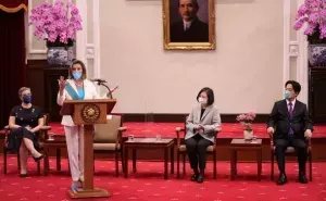 [Китайская подсадная кряква*] «Что за чертовщина? Что она делала на Тайване? Она была мечтой Китая. Она дала им предлог.  Как же глупо, что она туда поехала», - заявил Дональд Трамп