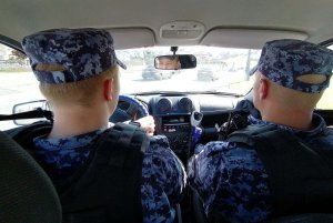 В Татарстане сотрудники Росгвардии задержали несовершеннолетнего, подозреваемого в краже денег из магазина