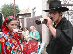 Цыганская щедрость или Как получить пиар за копейку