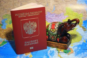 Россияне за полгода оформили 2,5 миллиона загранпаспортов — это максимум за последние три года