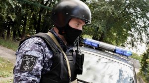 В Казани сотрудники УВО Росгвардии по срабатываниям тревожных сигнализаций задержали троих подозреваемых в кражах из торговых центров