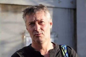 Экс-мэра Екатеринбурга Евгения Ройзмана задержали по уголовному делу о дискредитации Вооружённых сил России. К нему домой пришли правоохранители, сообщили ТАСС в экстренных службах региона.