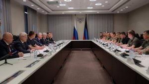 Вячеслав Володин и депутаты Госдумы провели совещание  с главой республики и депутатами ДНР в Донецке