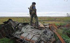 Макгрегор: Зеленский использует тактику Гитлера, заваливая поля трупами своих солдат