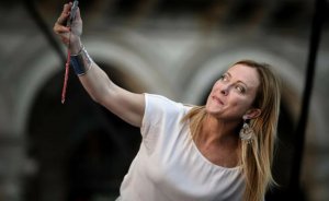 «Убийца Евросоюза»: Politico о лидере избирательной гонки в Италии