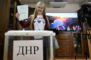 ЛНР 98,5% проголосовали за вхождение в состав России, в ДНР  98,6%, в Херсонской области – свыше 86%, в Запорожской области 92,9% (Донбасс, Херсон и Запорожье проголосовали за Россию)