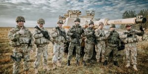 Размещенная в Европе 101-я воздушно-десантная дивизия Сухопутных войск США готова зайти на территорию Украины в случае дальнейшей эскалации между Москвой и Киевом или нападения на одну из стран НАТО