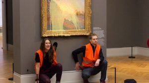 Немецкие экоактивисты облили картофельным пюре картину Моне