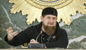 Кадыров возмущен: Исламские браки осуждают, а «семьи» из трех мужей — «норма» (..ребенок в США может иметь более двух законных родителей: папу, папу в макияже и… вон ту непонятную тетю с кадыком...)