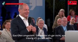 Освенцим — тоже смешно? Газовые печи вызвали у Шольца язвительное хихикань
