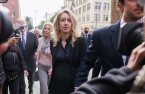 Основательницу стартапа Theranos признали виновной в мошенничестве