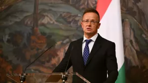 Глава МИД Венгрии призвал готовиться к "нападению" со стороны ЕС
