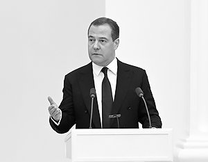 Медведев процитировал Булгакова в связи со сносом памятников на Украине