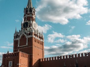 В Кремле опровергли информацию о выводе российских военных из Украины