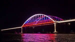 Автомобильное движение по Крымскому мосту возобновлено. Проезд для автомобилей и автобусов открыли в 16:45 (мск)
