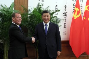 Медведев провел в Пекине переговоры с председателем КНР