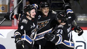 Овечкин вышел на чистое второе место в списке лучших снайперов в истории НХЛ:  в субботу отметился дублем в матче с "Виннипегом", забросив 801-ю и 802-ю шайбы в регулярных чемпионатах лиги