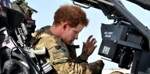 Талибы призвали судить принца Гарри, рассказавшего про свои убийства в Афганистане (Принц Гарри ранее заявил, что убил 25 бойцов движения "Талибан" в Афганистане, где он пилотировал вертолет Apache)