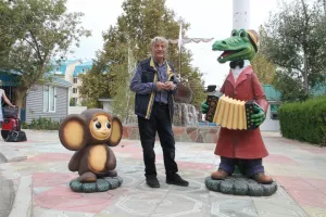 Тайна, которую Эдуард Успенский скрывал 40 лет: Чебурашка - это девочка!   («Отец» ушастого мультперсонажа в 2006 году рассекретил пол Чебурашки)