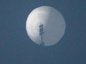 В США скандал – над страной летает «гигантский разведывательный воздушный шар, принадлежащий Китаю», но сбивать его боятся (Китайские высотные зонды над США подсказали способ борьбы с украинской ПВО)