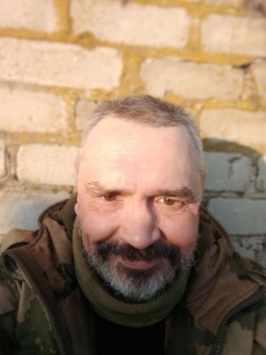 "На войне концентрация порядочных людей предельно высока". Поэт, драматург и доброволец СВО Дмитрий Артис о войне