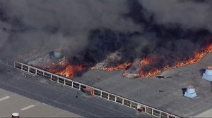 В Огайо (США) после "неизвестного инцидента" загорелся завод