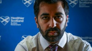 Министр здравоохранения и кандидат на пост премьер-министра Шотландии жалуется, что в стране "слишком много белых людей". Видео