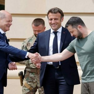 Тупой и ещё тупее: у Шольца и Макрона есть план по установлению мира на Украине