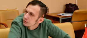 Не вставшему под гимн России депутату в Калужской области вручили повестку в военкомат