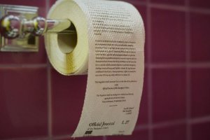 [«А бумажечку твою...»] Медведев указал место, где следует использовать документ МУС об «аресте» Путина, значком туалетной бумаги