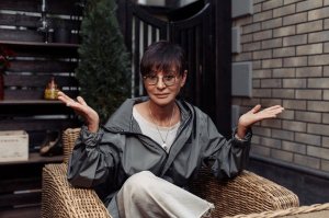 Жены мобилизованных требуют отменить выступление Ирины Хакамады в Иркутске