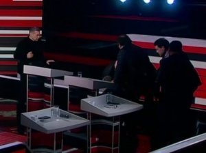 [Форсаж] Эксперт потерял сознание в прямом эфире шоу Владимира Соловьева. Гости студии и ведущий программы оказали Андрею Карнееву помощь и вызвали врачей