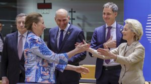 SwebbTV: «Cамоубийственно тупые» — вследствие разгула идиотизма западных политиков ждёт катастрофа