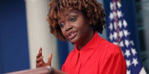 Пресс-секретаршу Байдена отмывают: Она не пила и в аварию не попадала