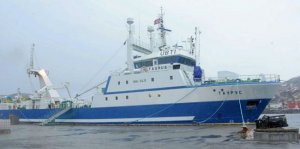 Кругом вода: американская подлодка не смогла оторваться от российских рыбаков