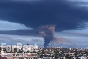 В Казачьей бухте Севастополя горит резервуар с топливом