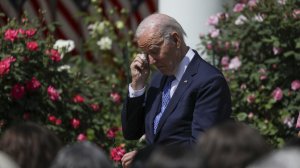 [Байден:Приказываю наполовину опустить флаг Соединённых Штатов над Белым домом?]Байден распорядился приспустить флаги США в связи с трагедией в Техасе