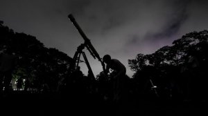 СМИ: в небе над Японией заметили горящие объекты неизвестного происхождения