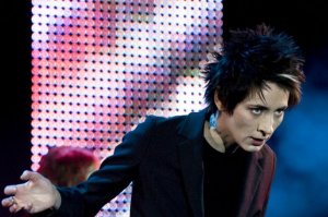 «Пошла вон! Мы знаем все твои трещинки!» Народ ответил Земфире*