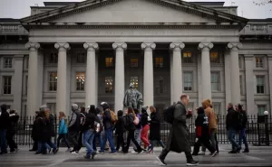 Россия увеличила вложения в госбумаги США в марте до $77 млн